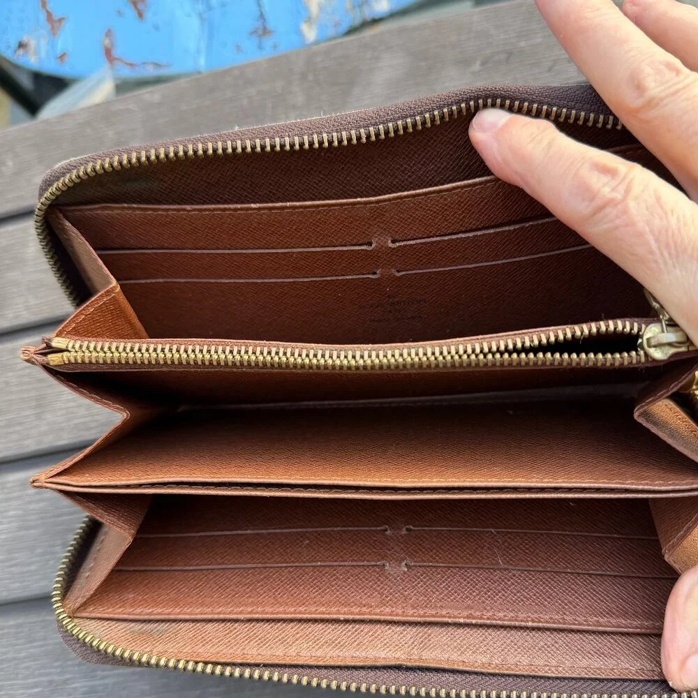 Louis Vuitton Monogram Zippy Wallet CA0029 - Picture 16 of 16